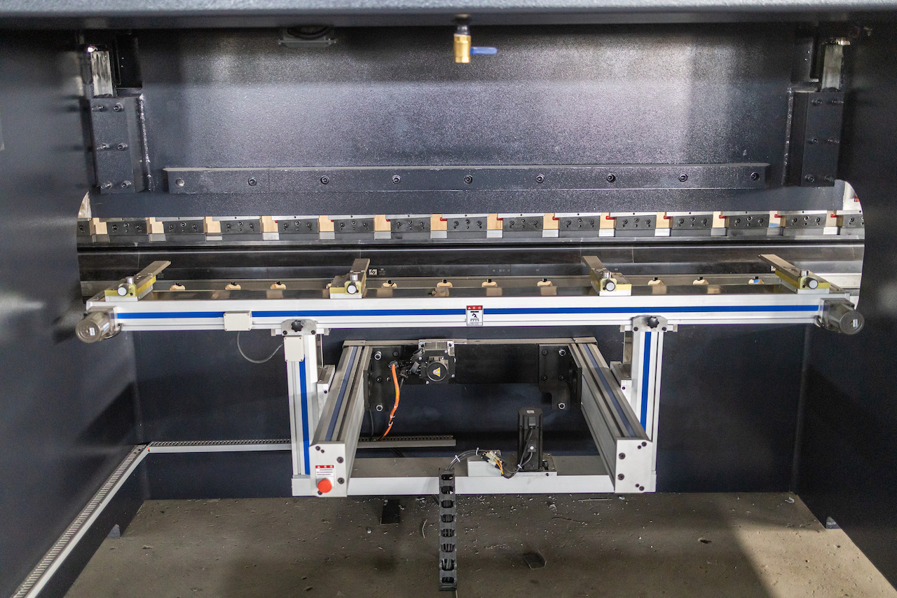 100t ไฮดรอลิก Cnc เบรคกด Crowning Cnc Press Brake Delem