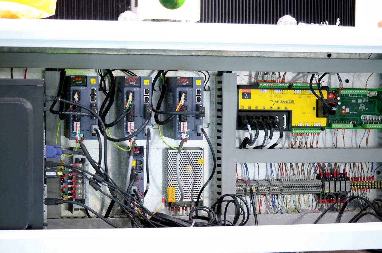 1500*3000mm 500w Racuys Or Ipg Fiber Laser Cutting Machine 1500 * 3000mm 500w Racuys หรือเครื่องตัดไฟเบอร์เลเซอร์ Ipg