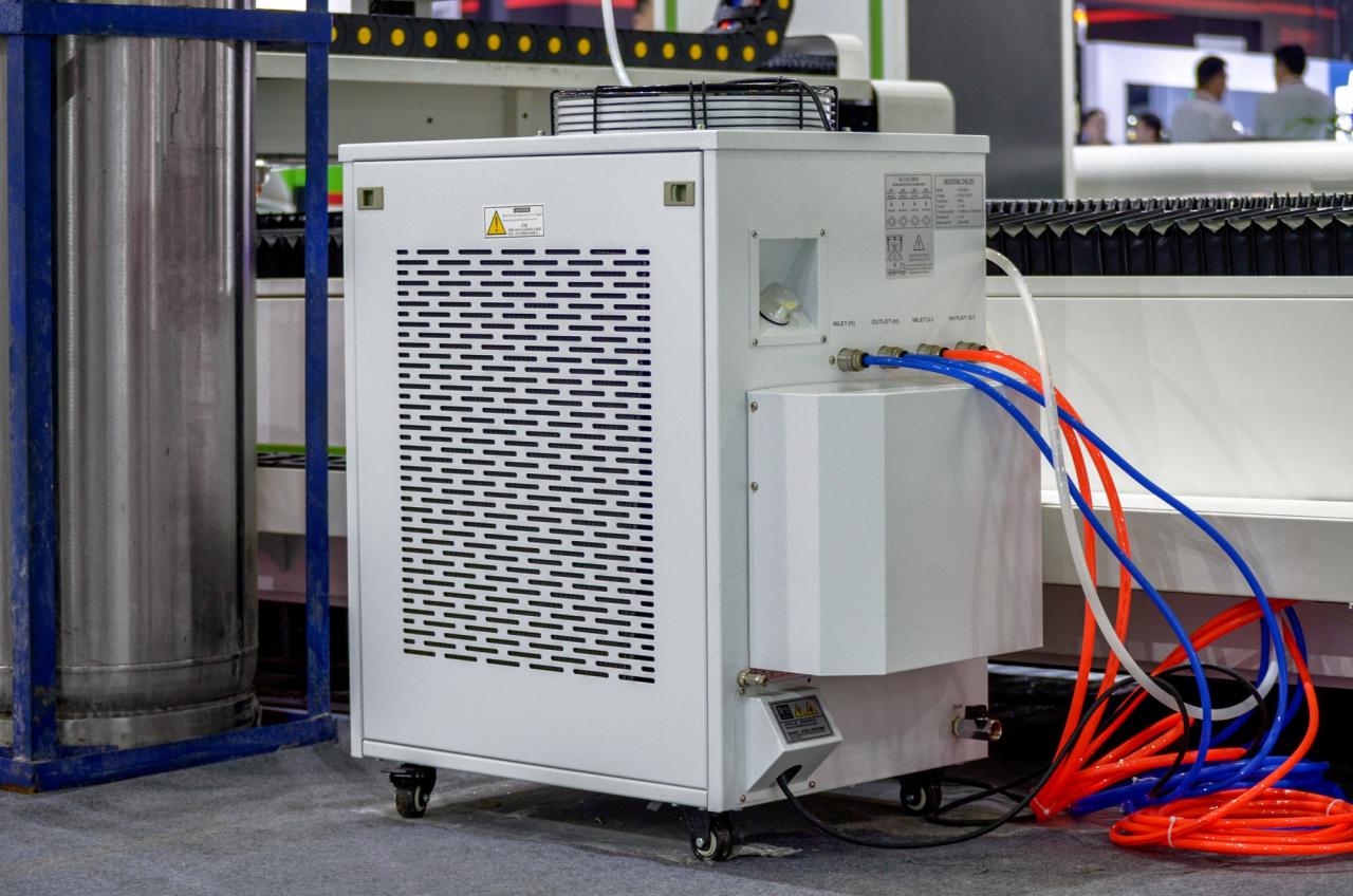 1500*3000mm 500w Racuys Or Ipg Fiber Laser Cutting Machine 1500 * 3000mm 500w Racuys หรือเครื่องตัดไฟเบอร์เลเซอร์ Ipg