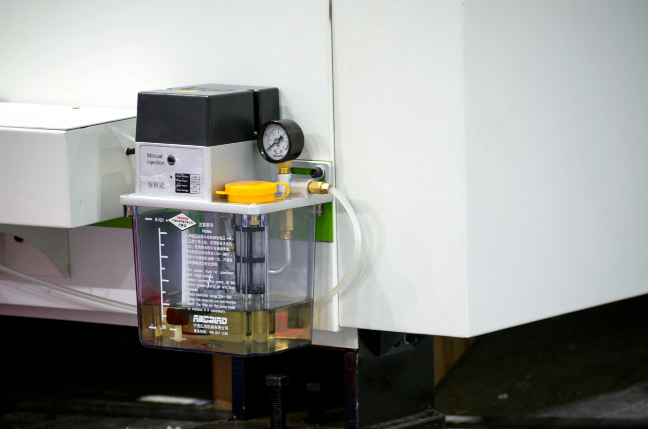 1500*3000mm 500w Racuys Or Ipg Fiber Laser Cutting Machine 1500 * 3000mm 500w Racuys หรือเครื่องตัดไฟเบอร์เลเซอร์ Ipg