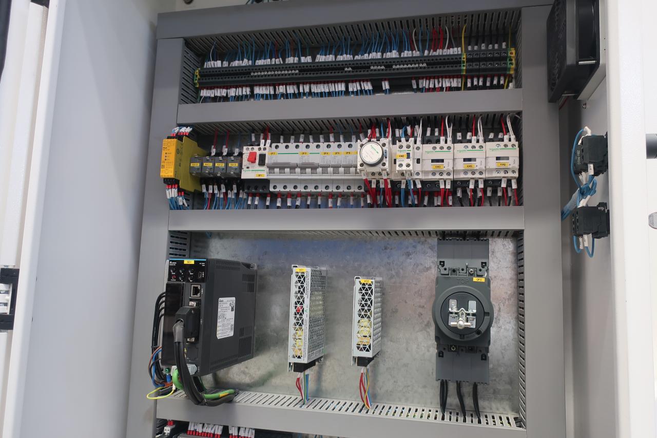 เครื่องตัดกระดาษไฮดรอลิกขนาด 16 มม. สำหรับการตัดแผ่นโลหะ 6 เมตร