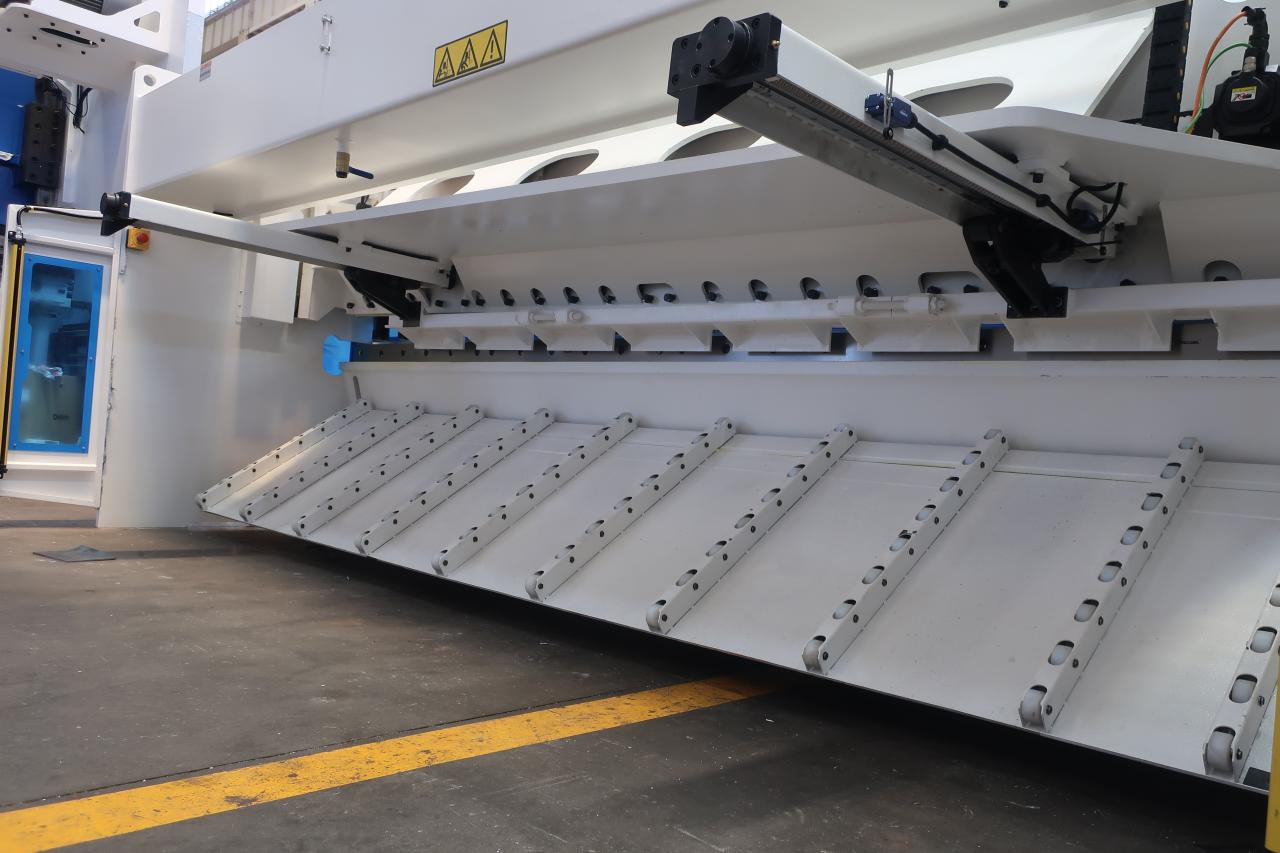 เครื่องตัดกระดาษไฮดรอลิกขนาด 16 มม. สำหรับการตัดแผ่นโลหะ 6 เมตร