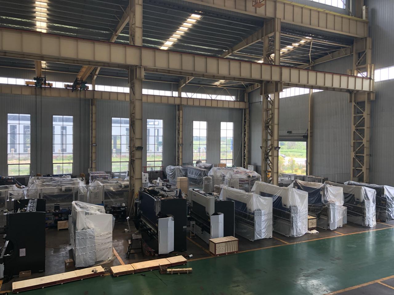 16mm Hydraulic Guillotine Shearing Machine For Sheet Metal Cutting 6 Meters เครื่องตัดกระดาษไฮดรอลิกขนาด 16 มม. สำหรับการตัดแผ่นโลหะ 6 เมตร