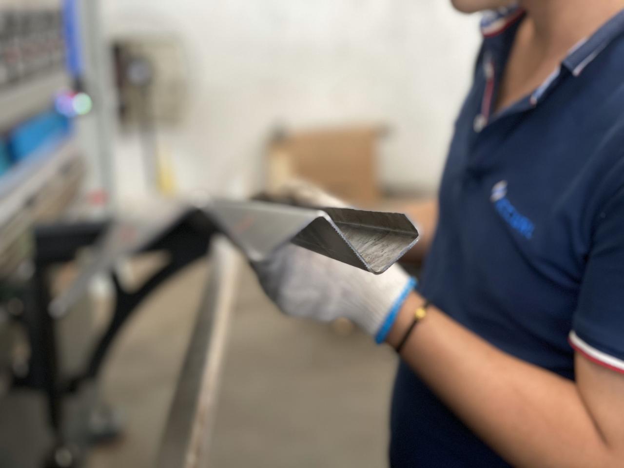 16mm Hydraulic Guillotine Shearing Machine For Sheet Metal Cutting 6 Meters เครื่องตัดกระดาษไฮดรอลิกขนาด 16 มม. สำหรับการตัดแผ่นโลหะ 6 เมตร