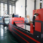 1kw 2kw 3kw 6kw Cnc เครื่องตัดไฟเบอร์เลเซอร์สำหรับแผ่นโลหะสแตนเลส