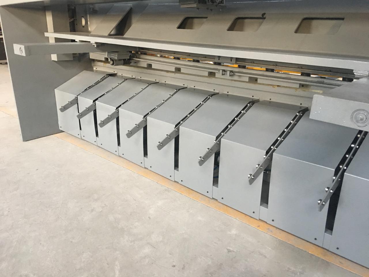 เครื่องตัดคานสวิงไฮดรอลิก Nc ความยาว 2.5 เมตร