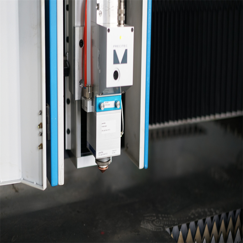 เครื่องตัดเลเซอร์โลหะ 2000w Cnc เครื่องตัดไฟเบอร์เลเซอร์แผ่นโลหะ