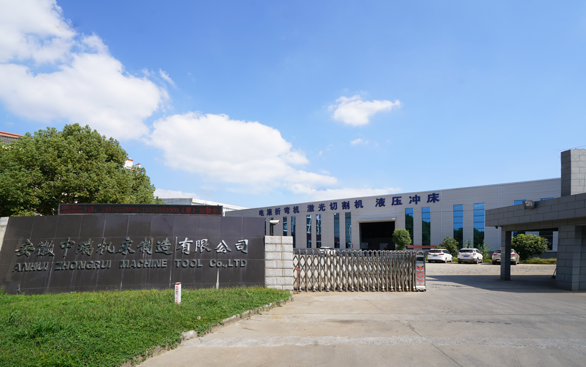 200t 300t มาตรฐานอุตสาหกรรมกดเบรก Cnc ไฮดรอลิกดเบรกเครื่อง