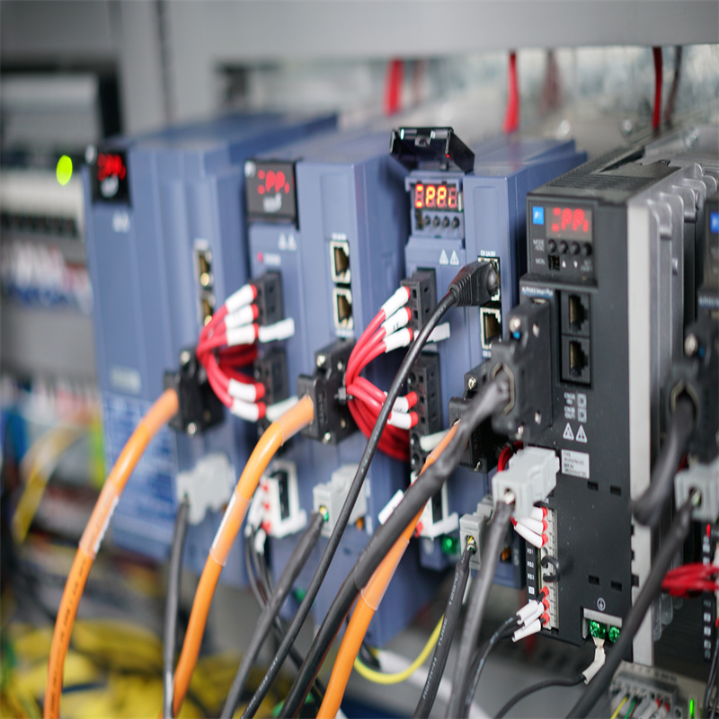 3015 1500x3000 เครื่องตัดเลเซอร์ไฟเบอร์อลูมิเนียมอุปกรณ์เลเซอร์อุตสาหกรรม