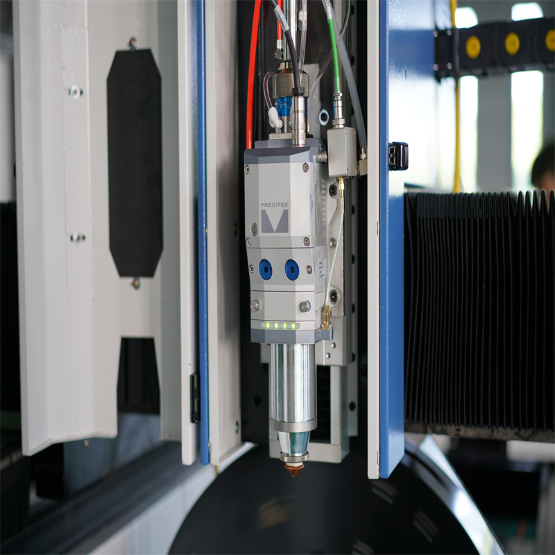 3015 1500x3000 เครื่องตัดเลเซอร์ไฟเบอร์อลูมิเนียมอุปกรณ์เลเซอร์อุตสาหกรรม