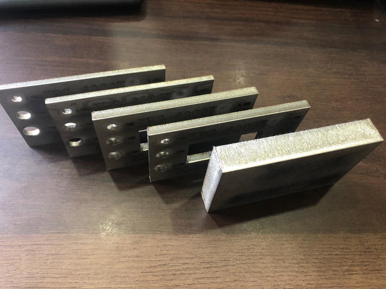 3015 4015 1kw To 6kw Cnc Fiber Laser Cutting Machine Raycus Laser Power 3015 4015 1kw ถึง 6kw Cnc เครื่องตัดไฟเบอร์เลเซอร์ Raycus Laser Power