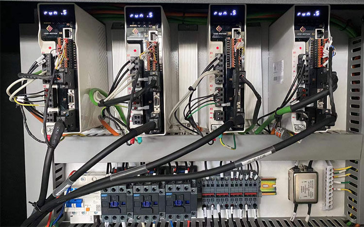 3015 Fiber Laser Cutting Machine For High-Speed Cutting Of 1-6mm Metal Materials 3015 เครื่องตัดไฟเบอร์เลเซอร์สำหรับการตัดวัสดุโลหะขนาด 1-6 มม. ความเร็วสูง