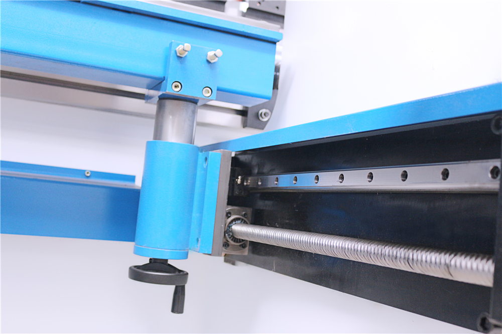 3+1 Axis Cnc Hydraulic Press Brake With Esa System เบรคกดไฮดรอลิกซีเอ็นซี 3 + 1 แกนพร้อมระบบ Esa