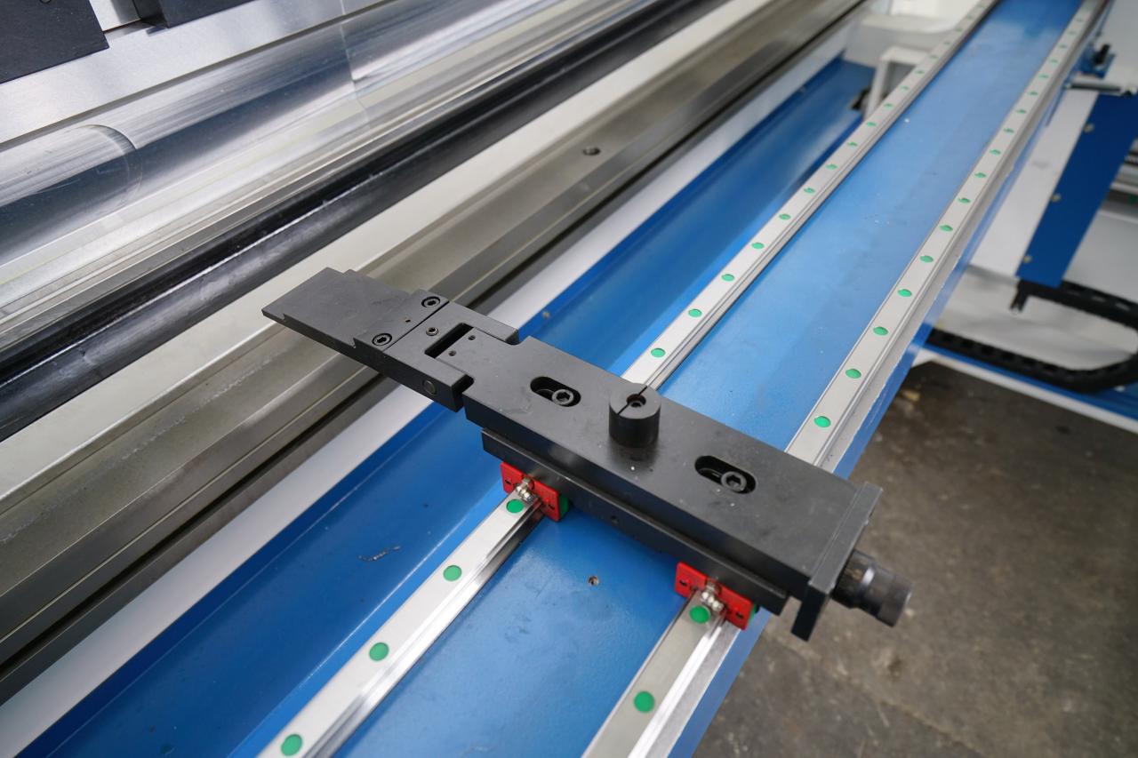 4 Axis Cnc Tandem Press Brake With Delem Da58t 2d Graphical Controller เบรคกดตีคู่ซีเอ็นซี 4 แกนพร้อมตัวควบคุมกราฟิก Delem Da58t 2d