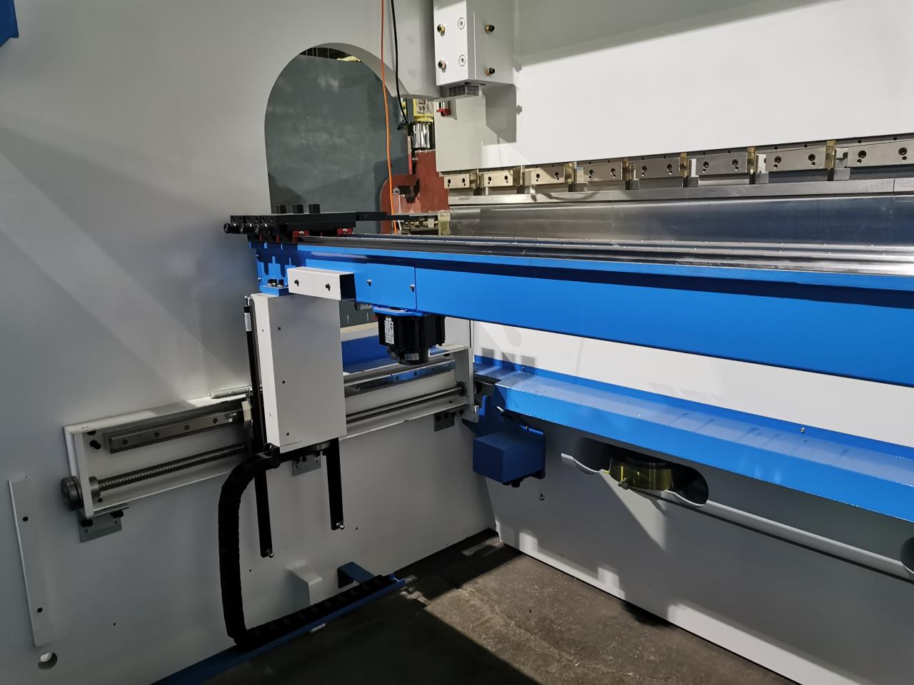 4 Axis Cnc Tandem Press Brake With Delem Da58t 2d Graphical Controller เบรคกดตีคู่ซีเอ็นซี 4 แกนพร้อมตัวควบคุมกราฟิก Delem Da58t 2d