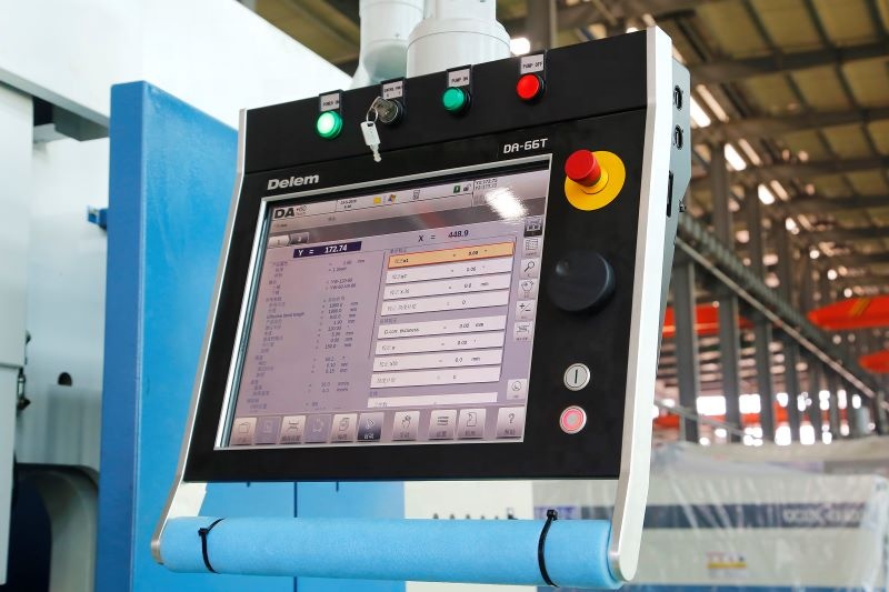 4 Axis Cnc Tandem Press Brake With Delem Da58t 2d Graphical Controller เบรคกดตีคู่ซีเอ็นซี 4 แกนพร้อมตัวควบคุมกราฟิก Delem Da58t 2d
