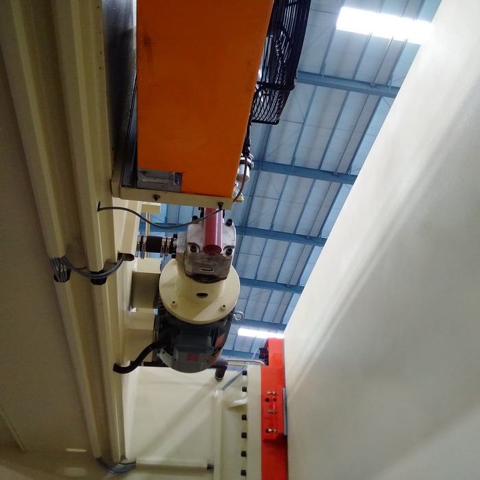 4 Axis Cnc Tandem Press Brake With Delem Da58t 2d Graphical Controller เบรคกดตีคู่ซีเอ็นซี 4 แกนพร้อมตัวควบคุมกราฟิก Delem Da58t 2d