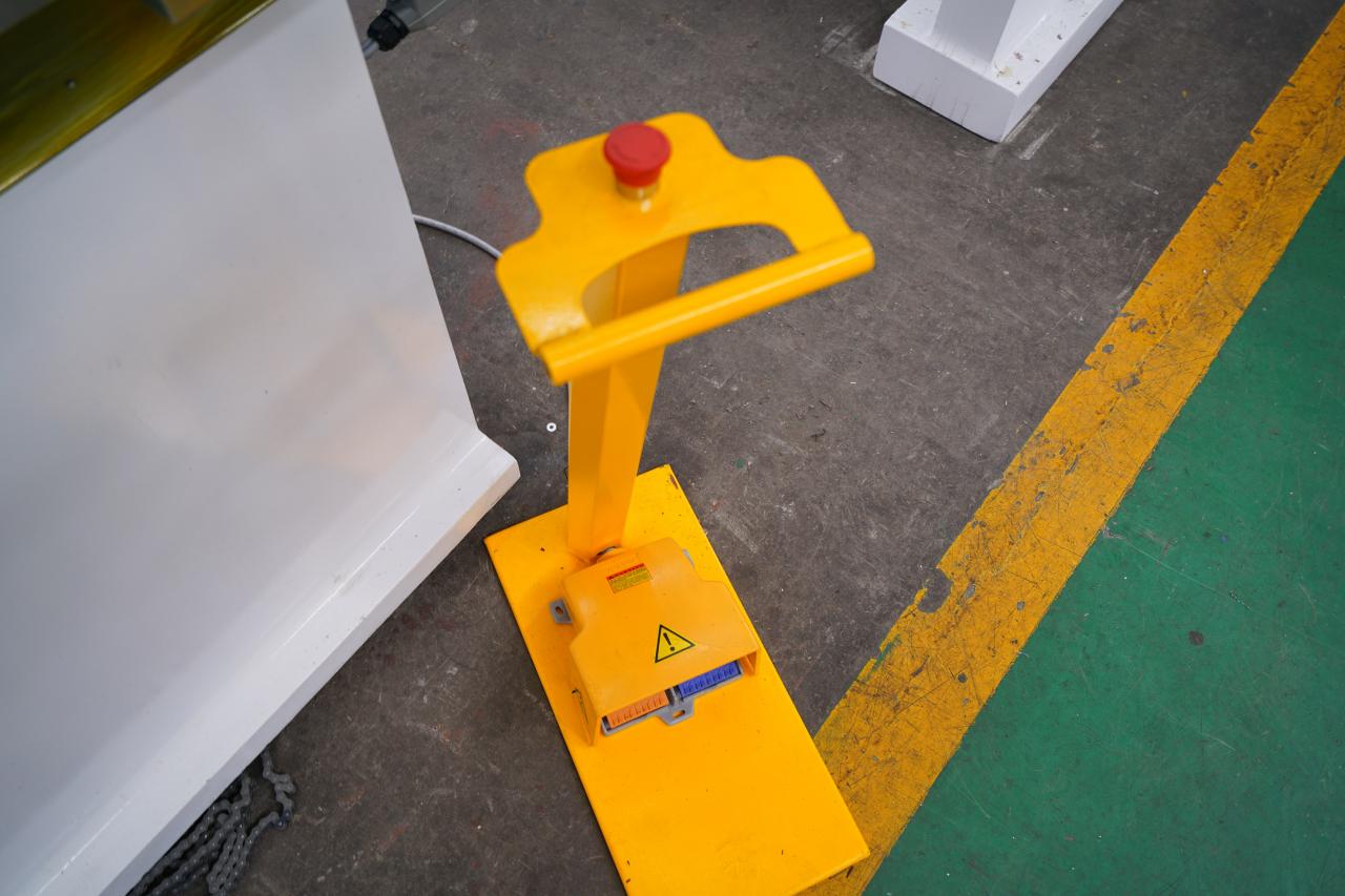 4 Axis Cnc Tandem Press Brake With Delem Da58t 2d Graphical Controller เบรคกดตีคู่ซีเอ็นซี 4 แกนพร้อมตัวควบคุมกราฟิก Delem Da58t 2d