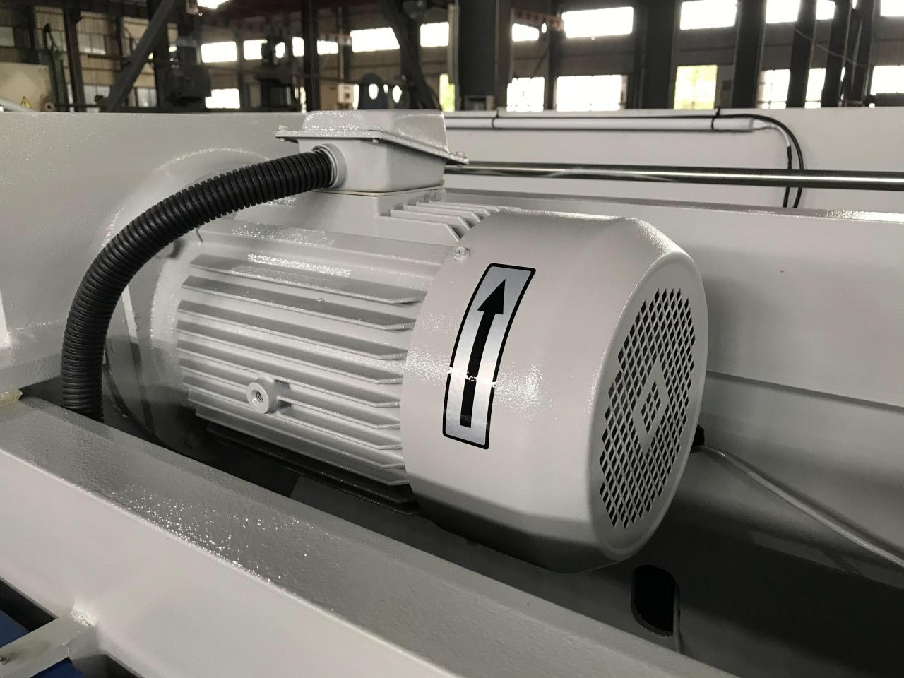 4mm Oem Qc11y-8x3200 Nc Hydraulic Guillotine Guillotine Shearing Machine 4mm Oem Qc11y-8x3200 Nc เครื่องตัดกระดาษไฮดรอลิกแบบกิโยติน