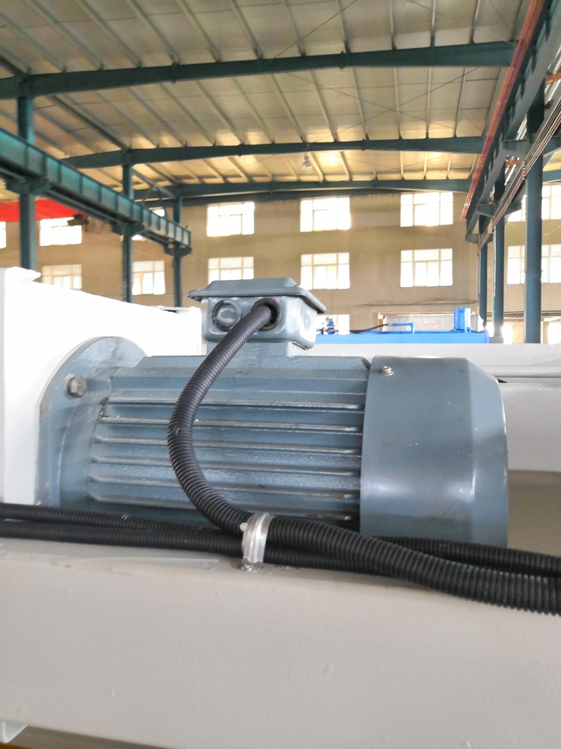 6mm Q11 Electric Sheet Plate Shearing Machine 8 Feet Sheet Metal Shearing Machine 6mm Q11 เครื่องตัดแผ่นไฟฟ้า 8 ฟุตเครื่องตัดแผ่นโลหะ