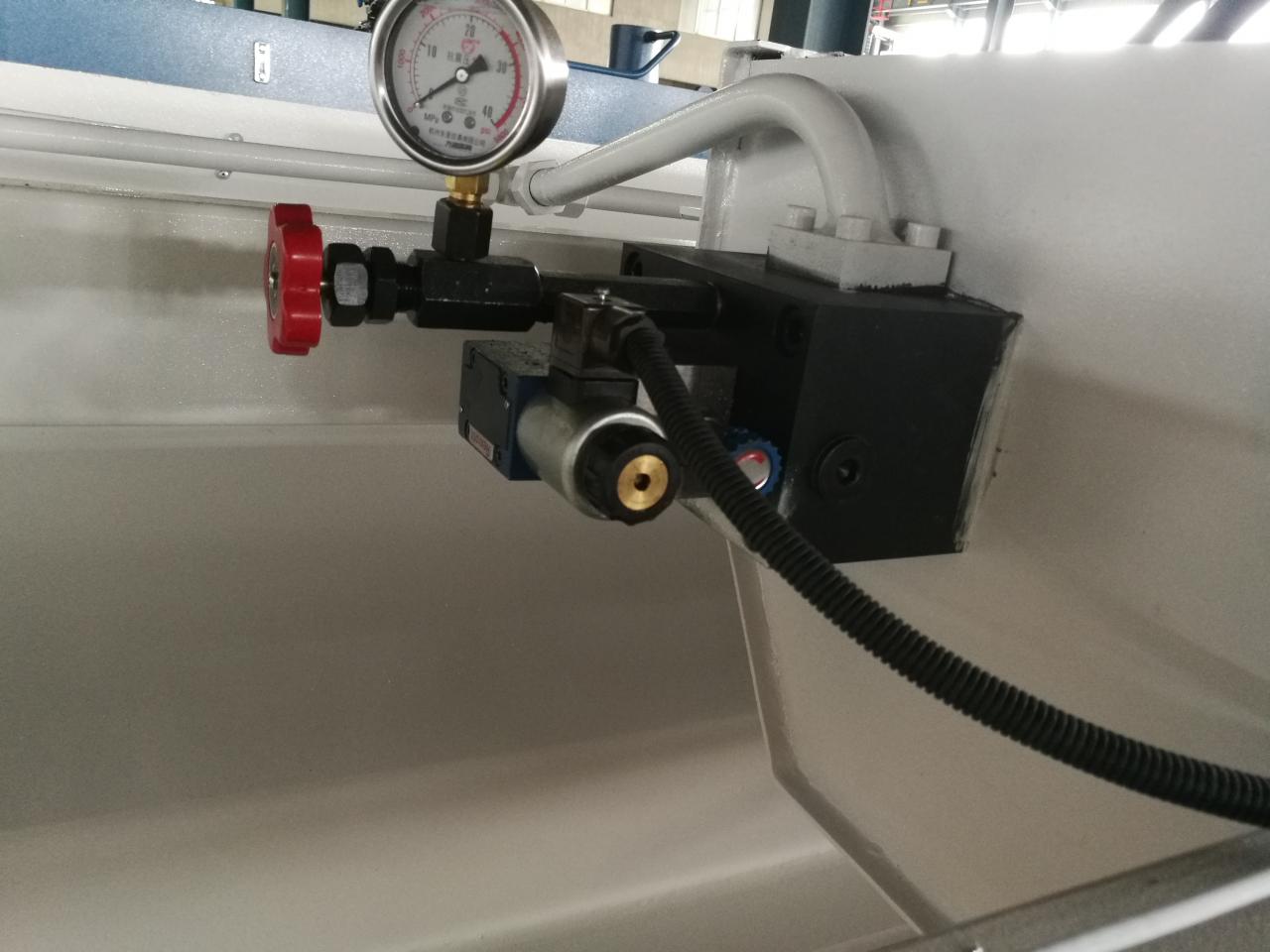 6mm Q11 Electric Sheet Plate Shearing Machine 8 Feet Sheet Metal Shearing Machine 6mm Q11 เครื่องตัดแผ่นไฟฟ้า 8 ฟุตเครื่องตัดแผ่นโลหะ