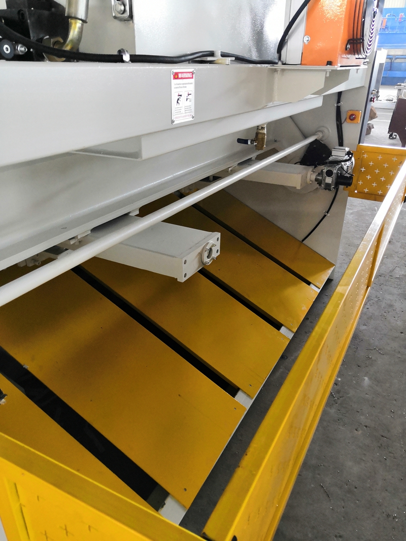 6mm Q11 Electric Sheet Plate Shearing Machine 8 Feet Sheet Metal Shearing Machine 6mm Q11 เครื่องตัดแผ่นไฟฟ้า 8 ฟุตเครื่องตัดแผ่นโลหะ