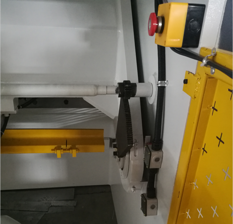 6mm Q11 Electric Sheet Plate Shearing Machine 8 Feet Sheet Metal Shearing Machine 6mm Q11 เครื่องตัดแผ่นไฟฟ้า 8 ฟุตเครื่องตัดแผ่นโลหะ