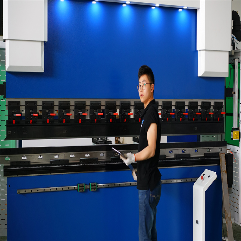 จีน 220t Cnc Bending Machine 6 1 แกนไฮดรอลิกดเบรคราคา