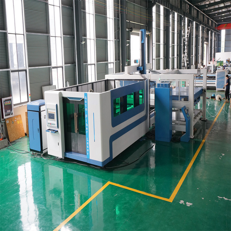 เครื่องตัดเลเซอร์ไฟเบอร์แผ่นโลหะความกว้างปานกลาง Cnc ความแม่นยำสูง