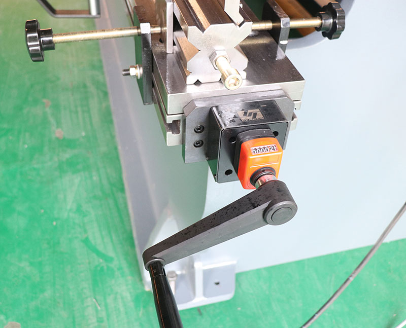 เบรคกดโลหะ Wc-63t3200 เครื่องดัดแผ่นโลหะ Cnc ไฮดรอลิกดเบรค