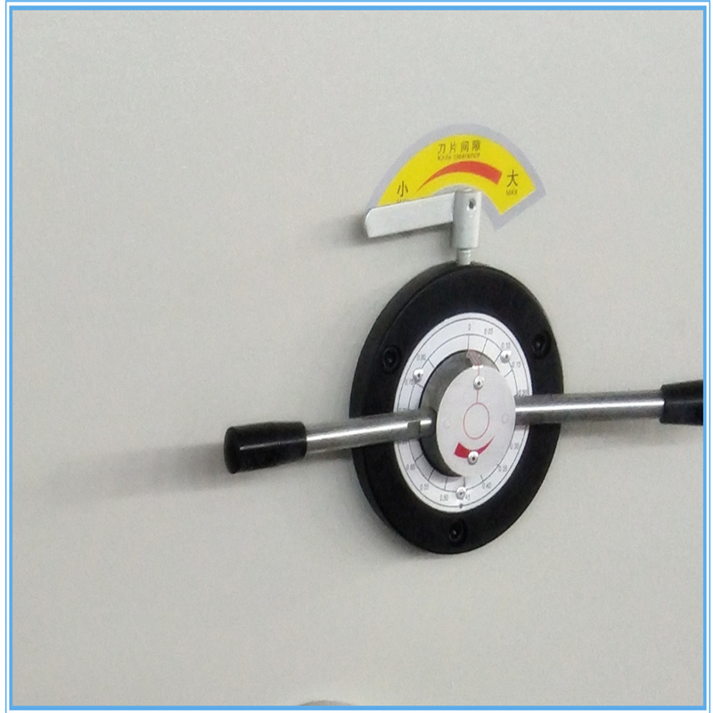 งานที่มีเสถียรภาพ Qc12k 6mm2500mm เครื่องตัดไฮดรอลิกด้วยราคาต่ำ