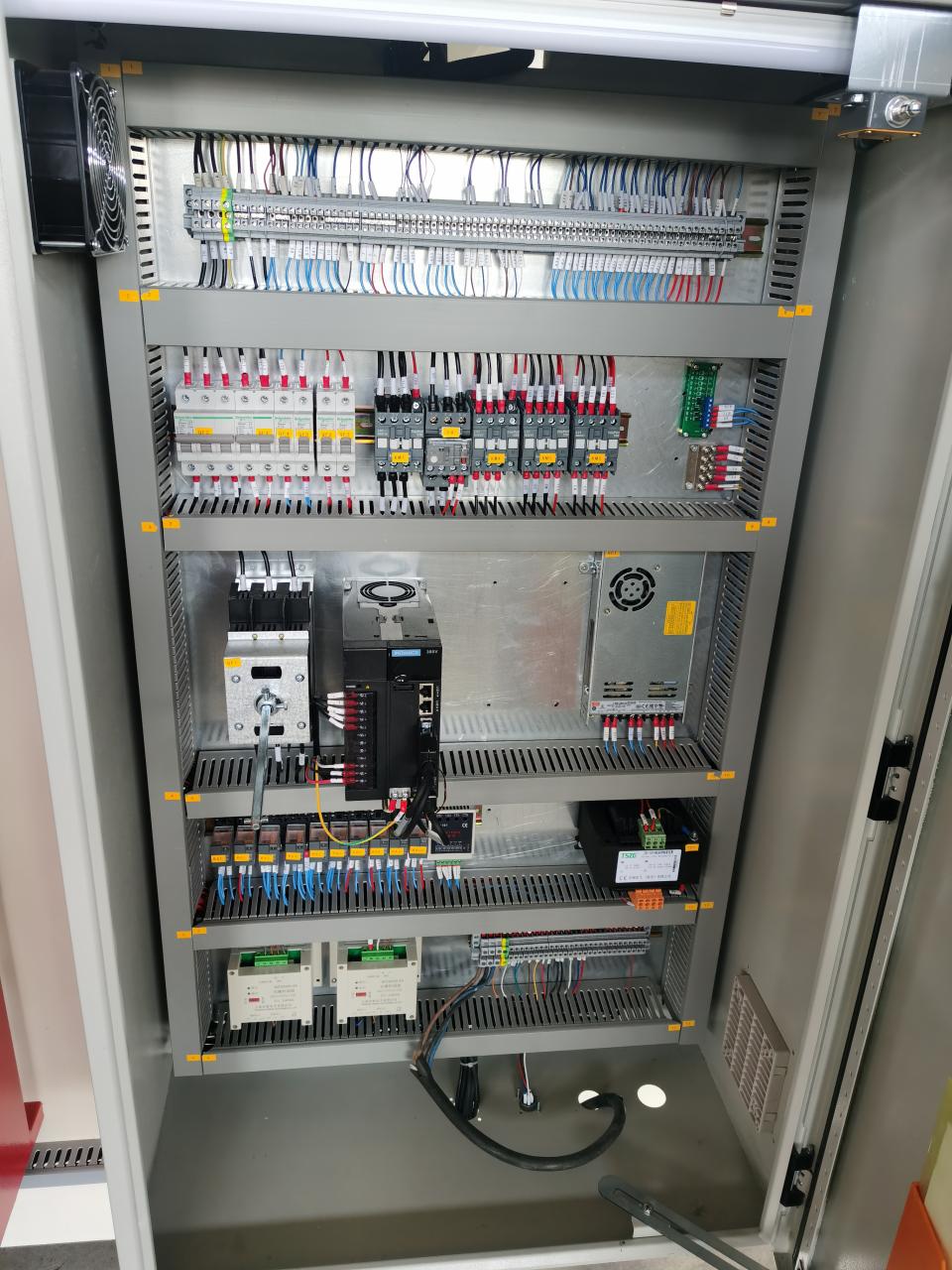 China Metal Hydraulic Press Brake Machine With Reasonable Price เครื่องกดเบรกไฮดรอลิกโลหะของจีนด้วยราคาที่สมเหตุสมผล