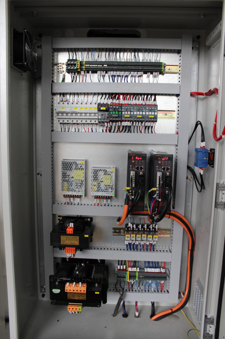 เครื่องกดเบรกโลหะ Cnc