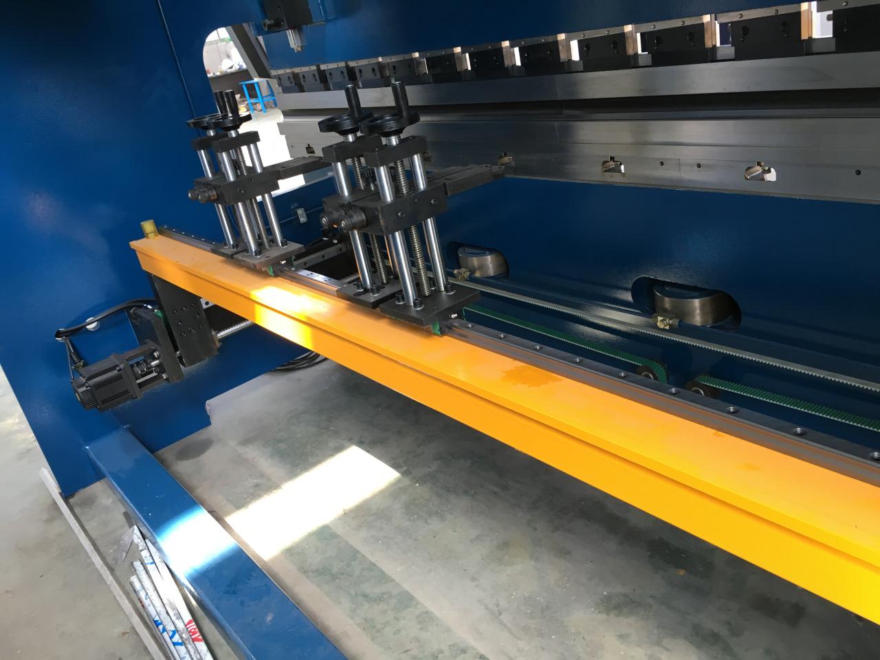 Cnc Servo Press Brake 250t/3.2m 3+1 Axis 3 Meter Sheet Metal Press Brake Cnc Servo Press Brake 250t / 3.2m 3 + 1 แกน 3 เมตรเบรคกดแผ่นโลหะ