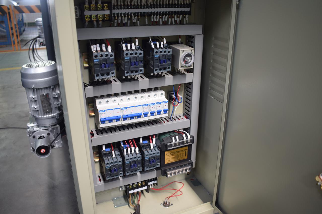 เครื่องตัดแผ่นโลหะ Cnc เครื่องตัดแผ่นเหล็กไฮดรอลิก