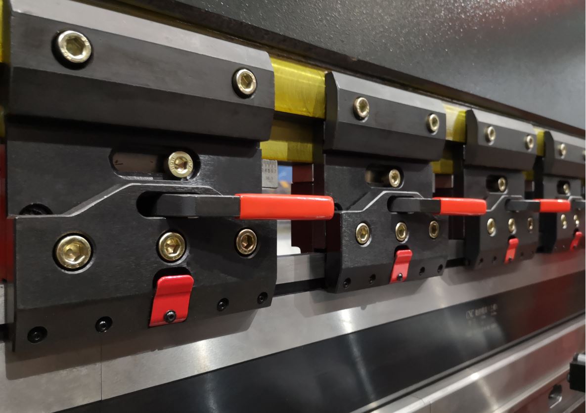 Delem Da66t 125 3+1 4+1 6+1 8+1 Cnc Hydraulic Press Brake For Metal Plate Bending Delem Da66t 125 3+1 4+1 6+1 8+1 Cnc ไฮดรอลิกดเบรคสำหรับการดัดแผ่นโลหะ