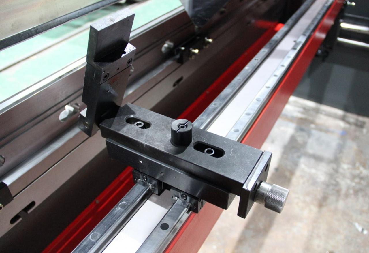 Delem Da66t 125 3+1 4+1 6+1 8+1 Cnc Hydraulic Press Brake For Metal Plate Bending Delem Da66t 125 3+1 4+1 6+1 8+1 Cnc ไฮดรอลิกดเบรคสำหรับการดัดแผ่นโลหะ