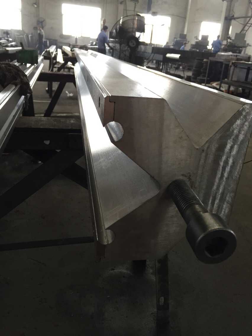 Full Automatic High Power Sheet Bending Machine And Cnc Press Brake Machine เครื่องดัดแผ่นพลังงานสูงอัตโนมัติเต็มรูปแบบและเครื่องกดเบรกซีเอ็นซี