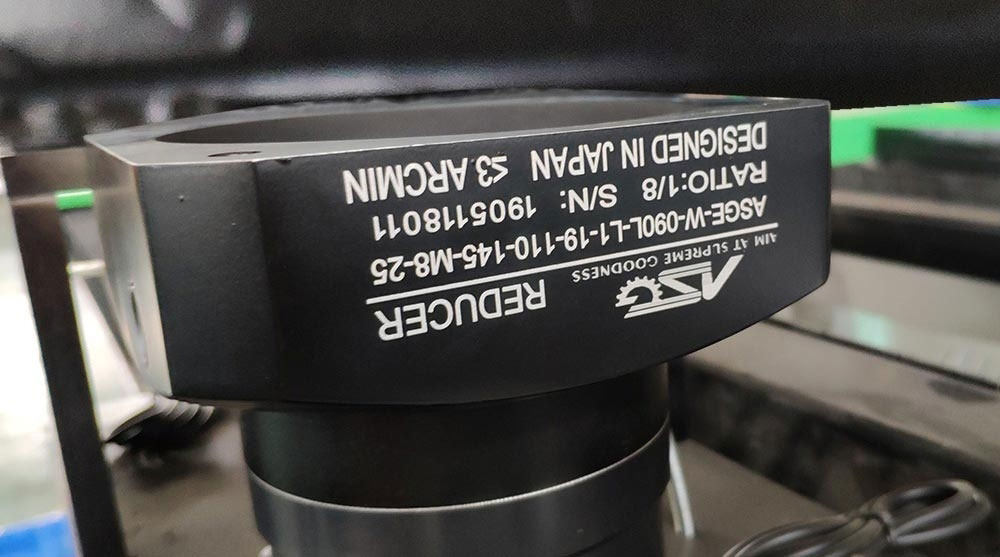 ราคาเครื่องตัดไฟเบอร์เลเซอร์ 1000w ความแม่นยำสูง