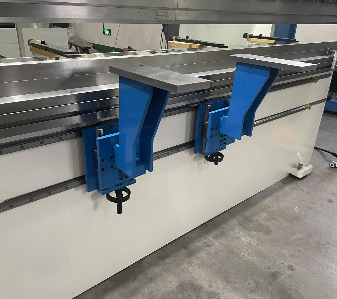 High Quality 3m Press Brake Machine Hydraulic 100 Ton For Sheet Metal Bending เครื่องกดเบรก 3m คุณภาพสูงไฮดรอลิก 100 ตันสำหรับการดัดแผ่นโลหะ