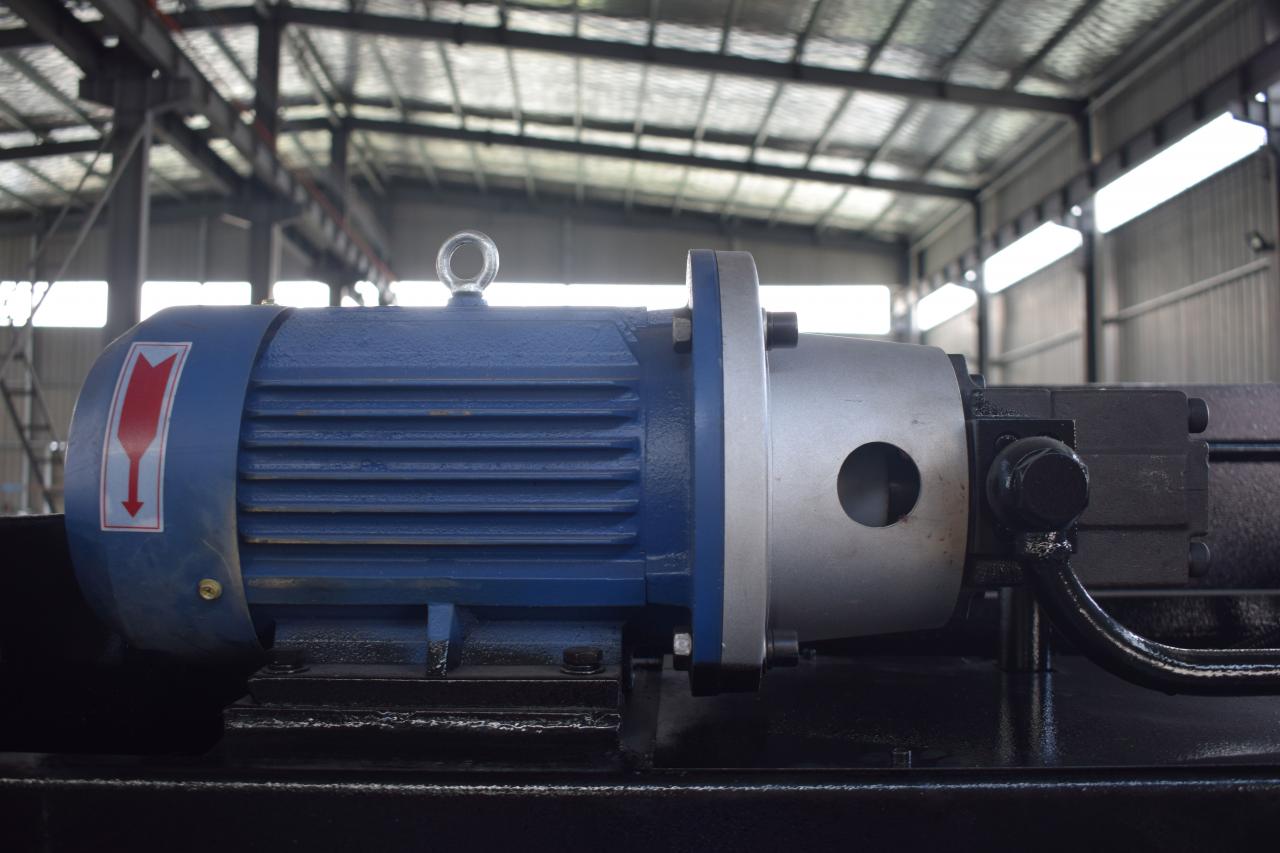 เครื่องกดเบรก Cnc ดัดแผ่นโลหะไฮดรอลิก Wc67y