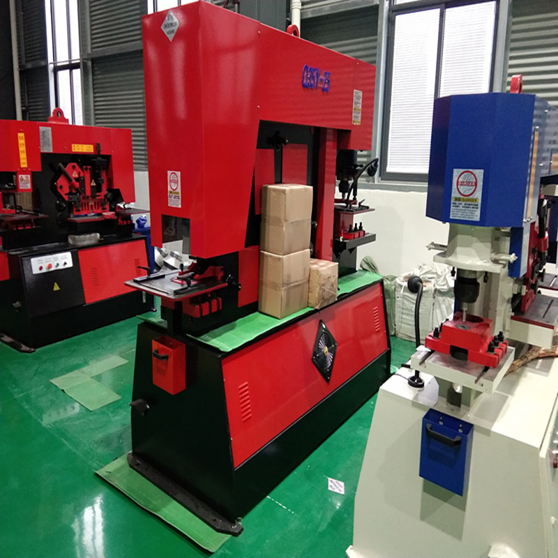 Q35y Series Hydraulic Ironworker Shearing And Punching Machine Q35y Series ช่างเหล็กไฮดรอลิกตัดและเจาะเครื่อง