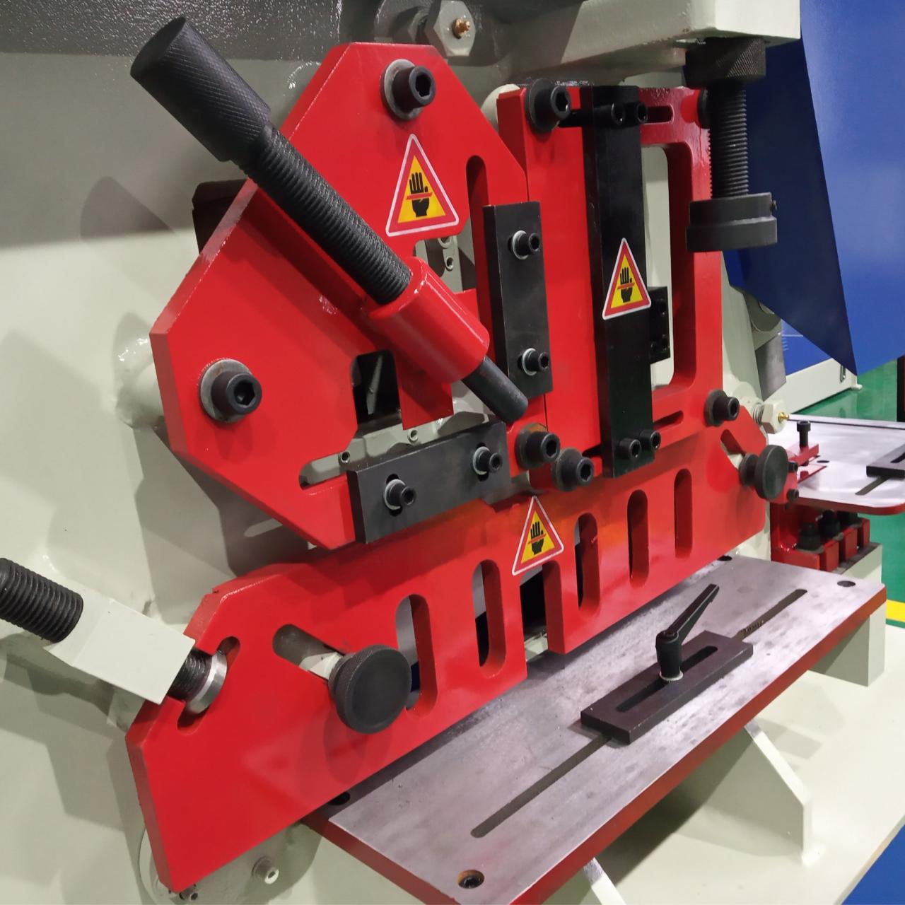 Q35y Series Hydraulic Ironworker Shearing And Punching Machine Q35y Series ช่างเหล็กไฮดรอลิกตัดและเจาะเครื่อง