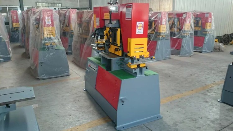 Q35y Series Multifunctional Hydraulic Iron Worker Combined Shearing And Punching Machine Q35y Series เครื่องตัดและเจาะเหล็กไฮดรอลิกแบบมัลติฟังก์ชั่น