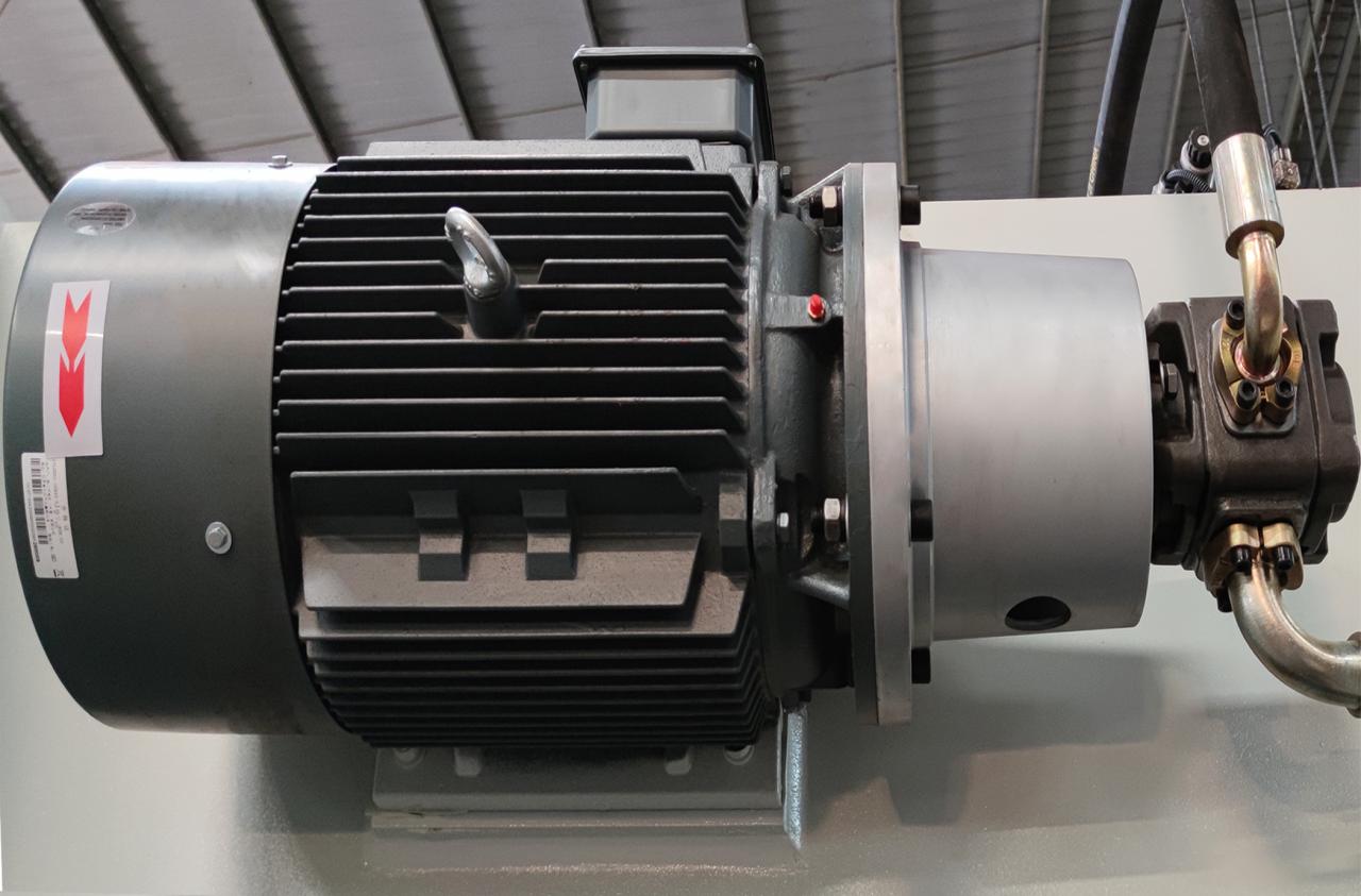 เครื่องตัดไฮดรอลิก Qc11k และเครื่องตัดกระดาษสำหรับตัดแผ่นโลหะ