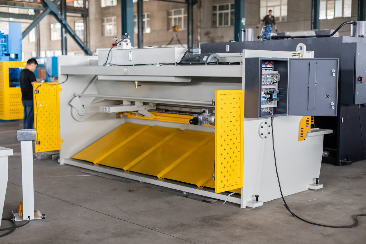 Qc11y 8x3200 เครื่องตัดแผ่นโลหะเครื่องตัดแผ่นเหล็กไฮดรอลิก