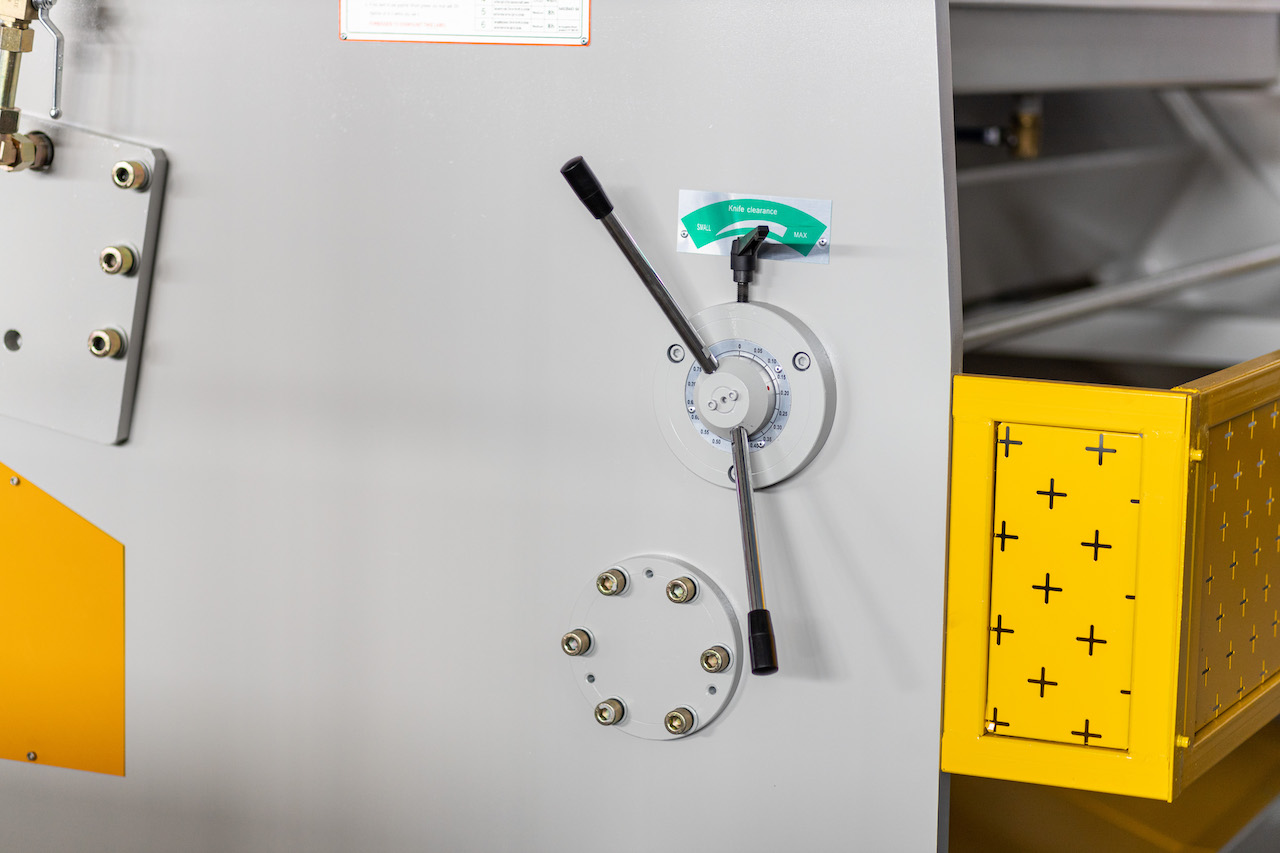 Qc11y 8x3200 เครื่องตัดแผ่นโลหะเครื่องตัดแผ่นเหล็กไฮดรอลิก