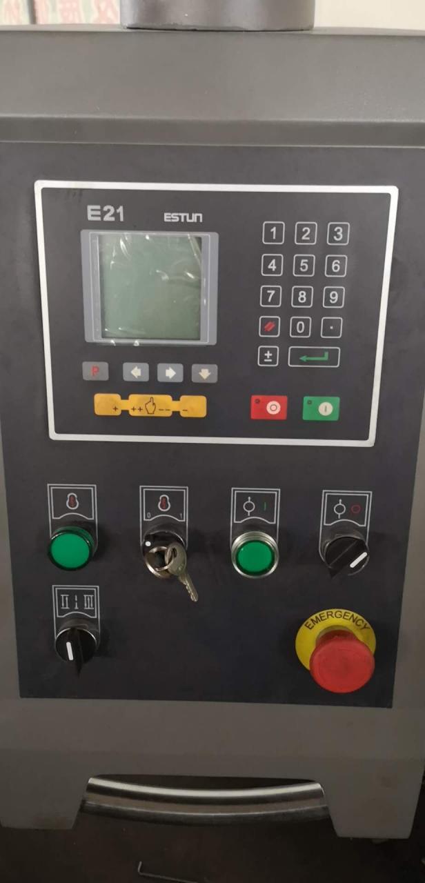 Qc12y 6x3200 เครื่องตัดแผ่นไฮดรอลิกแบบเลื่อนเลื่อยกิโยติน