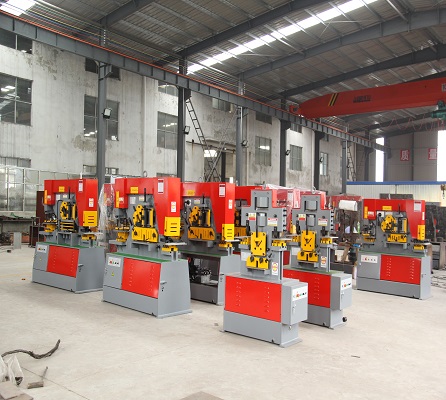 Steel Plate Angle Cutting Punching Notching Machine Hydraulic Ironworker For Sale เหล็กแผ่นมุมตัดเจาะบากเครื่องไฮดรอลิช่างเหล็กขาย