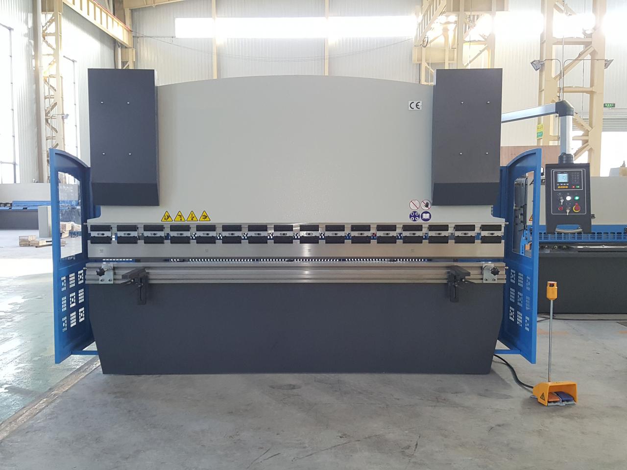 Wc67k 100 Ton 200 Ton Hydraulic Cnc Press Brake Machine สำหรับเหล็กแผ่นเหล็กโลหะ